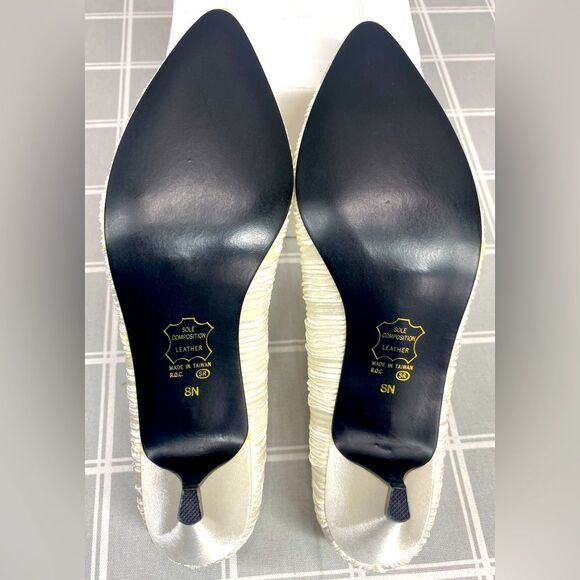 Nina Vtg 80s Champagne Ruched Satin Fabric Womens Size 8 N Slip on Heel Dress Up - Picture 10 of 13